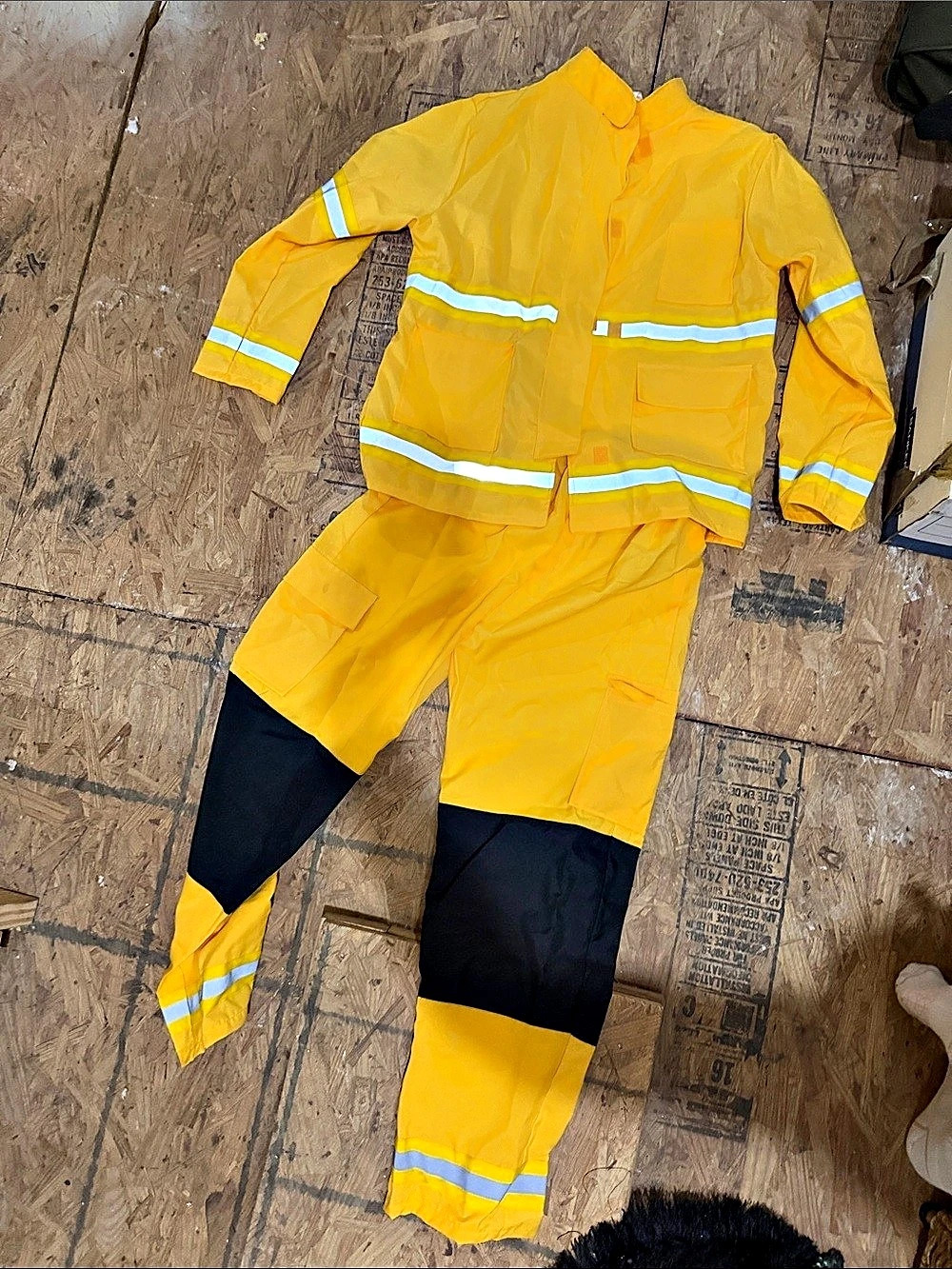 NewItem Emergency Services Uniform Fireman Dress Costume Large Yellow & Black NW